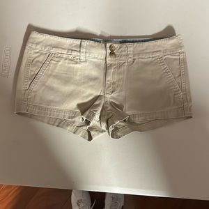 Junior American Eagle Outfitters khaki shorts